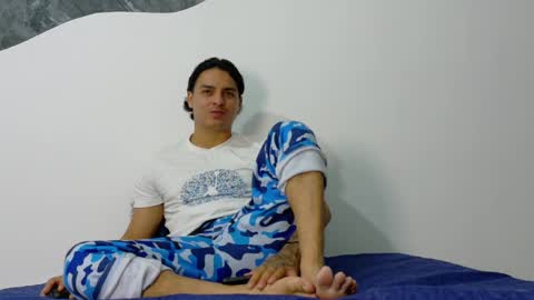 andyhot__ online show from May 4, 12:01 pm