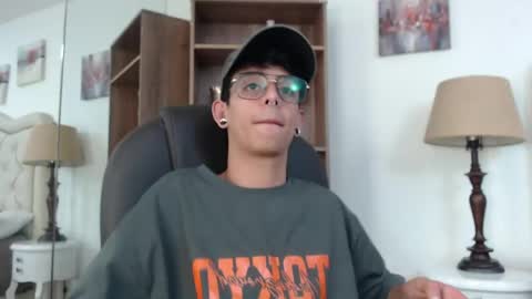 andyxibrat online show from May 4, 6:58 pm