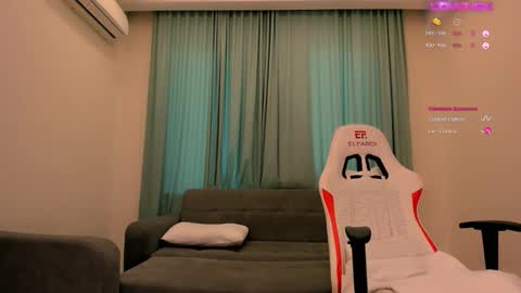 Snapshot of angel_asia_ chatting on October 10, 3:45 am angel_asia_ online show from October 10, 3:45 am