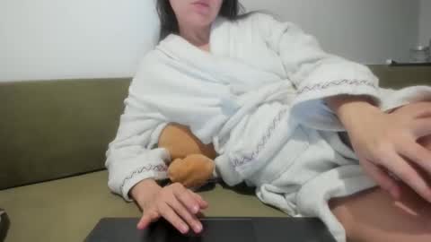 angel_lee__ online show from January 9, 1:17 pm