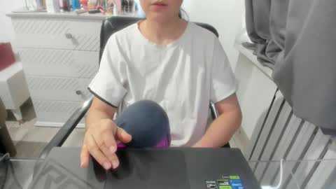 angel_lee__ online show from February 8, 11:12 am