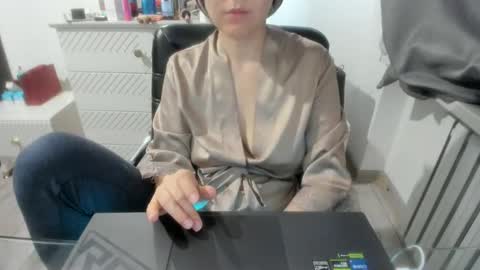 angel_lee__ online show from February 10, 11:36 am