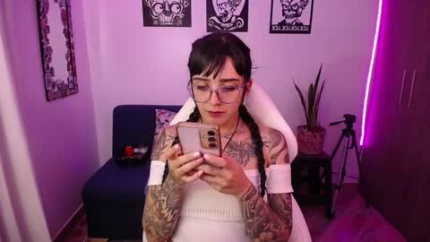 Snapshot of angela_lauren chatting on September 25, 12:39 am Angela online show from September 25, 12:39 am