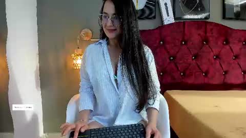 angela_nix online show from June 16, 2:43 pm
