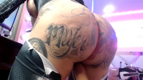 Angela Cianuro online show from December 30, 3:36 am