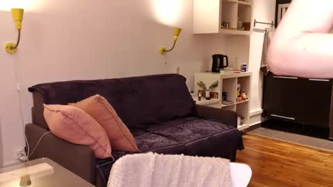 Angela online show from March 16, 8:35 pm