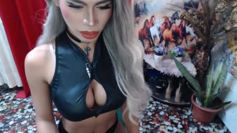 Snapshot of angelic_face_808 chatting on March 11, 3:04 am DIVINE ANGEL online show from March 11, 3:04 am