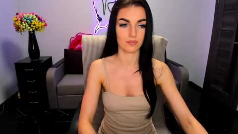 Snapshot of angelina_clark chatting on February 26, 7:02 am Angelina online show from February 26, 7:02 am