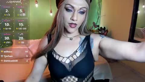 Snapshot of angelina_james_ chatting on January 17, 8:33 pm Angelina online show from January 17, 8:33 pm