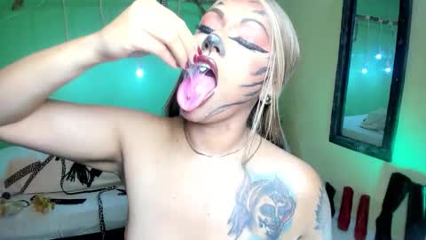 Snapshot of angelina_james_ chatting on October 13, 4:20 pm Angelina online show from October 13, 4:20 pm