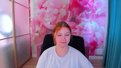 AngelinaLow online show from May 3, 5:46 am