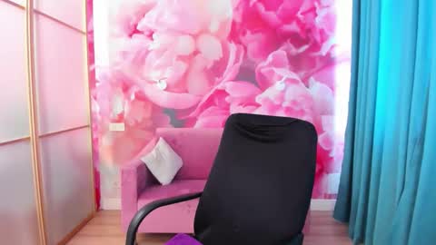 AngelinaLow online show from June 6, 11:27 am
