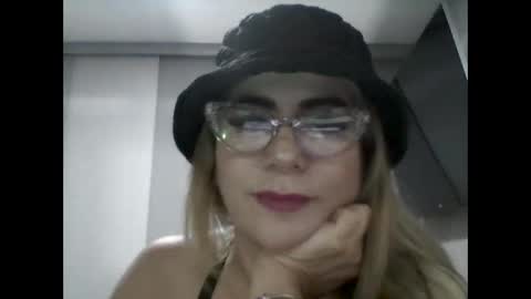 Snapshot of angelinna_12 chatting on September 26, 8:33 am angelinna_12 online show from September 26, 8:33 am