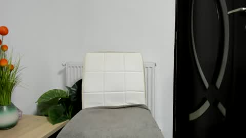 KrystyYo online show from July 27, 4:21 am