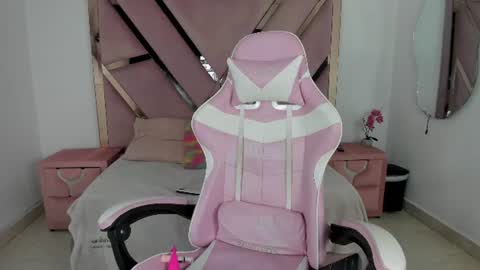 angell_petite01 online show from June 15, 2:25 am