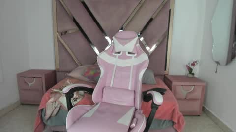 angell_petite01 online show from April 30, 9:08 pm