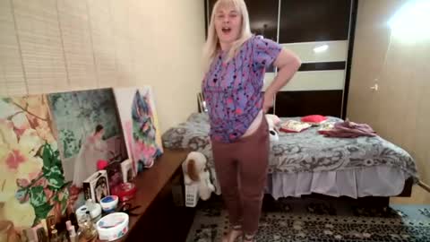 angelleah online show from July 27, 7:49 am