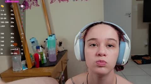 Snapshot of angels_fuck chatting on December 28, 1:08 am Chau Mist online show from December 28, 1:08 am