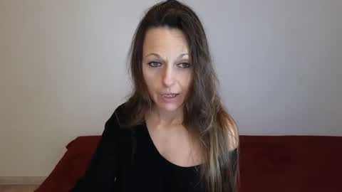 Giulia online show from January 18, 2:26 pm