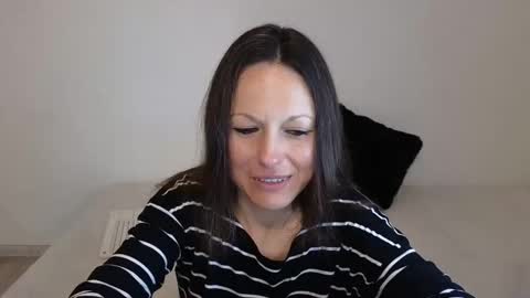 Giulia online show from May 2, 12:33 pm