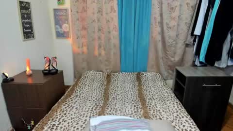 angelwhitte online show from June 18, 3:56 am
