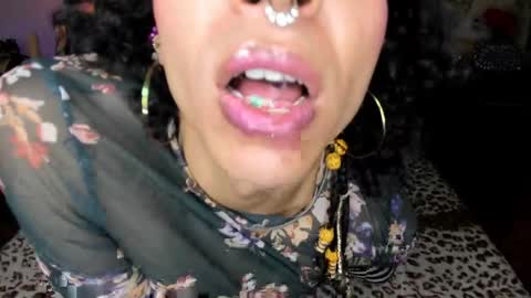 angelwhitte online show from May 5, 11:32 pm