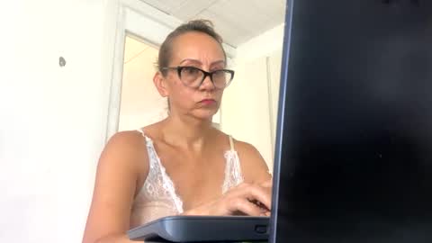 angelycute476334 online show from October 2, 8:18 pm
