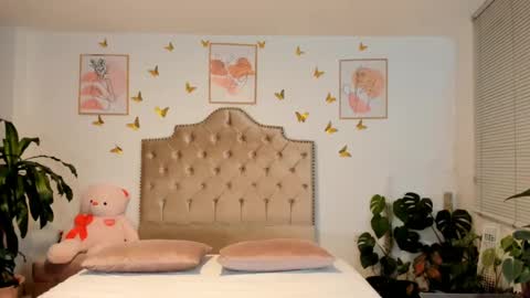 Snapshot of angie_modelo chatting on September 19, 11:19 pm Anabella online show from September 19, 11:19 pm