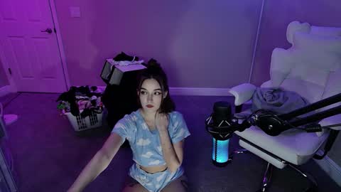 Angie Fae online show from November 11, 3:20 am