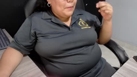 Snapshot of angy_ro12 chatting on October 8, 8:37 pm angy online show from October 8, 8:37 pm