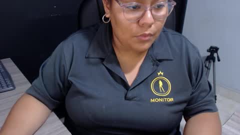 Snapshot of angy_ro12 chatting on October 23, 1:07 am angy online show from October 23, 1:07 am