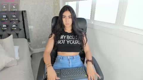 anika_h online show from June 20, 12:22 pm