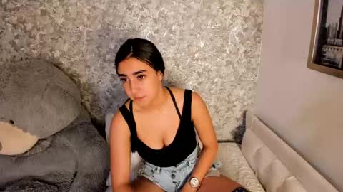 anika_h online show from April 26, 1:42 pm