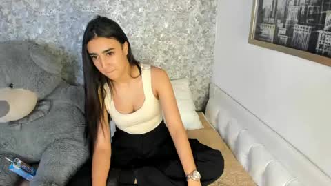 anika_h online show from April 25, 12:51 pm