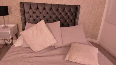 anika_h online show from July 3, 12:32 pm