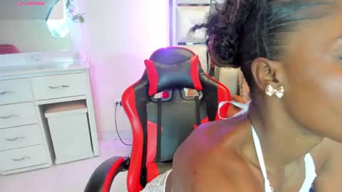 anisha_zambrano online show from June 15, 12:30 pm
