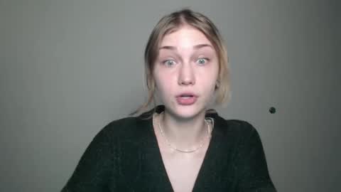 Snapshot of anisiaaa_lovesyou chatting on October 24, 7:36 pm Anisia online show from October 24, 7:36 pm