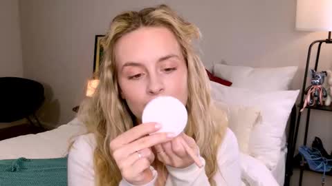 Anita online show from October 29, 1:02 pm