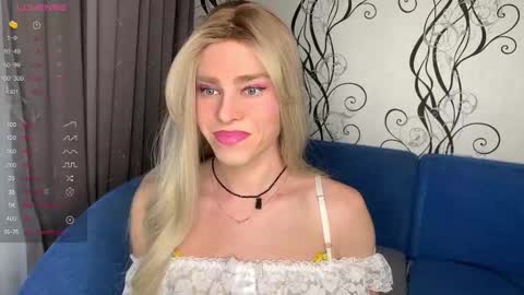 anjalin_sososok online show from March 14, 3:43 am