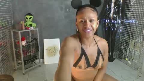 Hello My name is NaiaraPv is OPEN online show from April 30, 8:57 pm