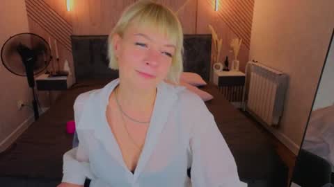 ann_annise online show from June 27, 1:00 am