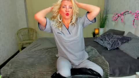 Luna Lady online show from April 25, 12:51 pm