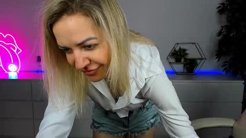 anna_snow9 online show from October 28, 6:58 am