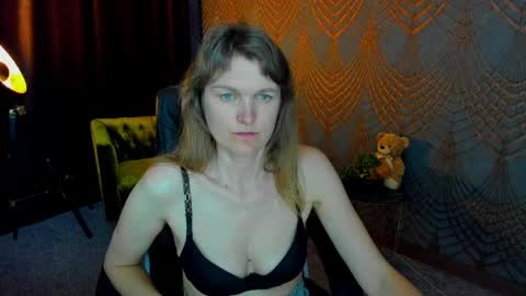 Annabel online show from April 25, 1:41 pm