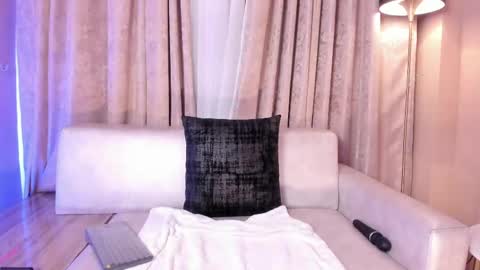 AnnaBrooks online show from April 30, 12:48 am