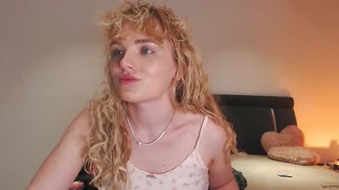annaevv online show from April 30, 2:49 am