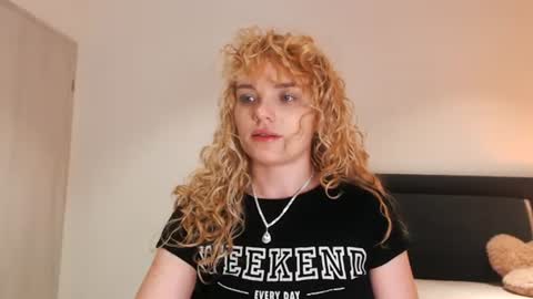 annaevv online show from June 18, 2:50 am