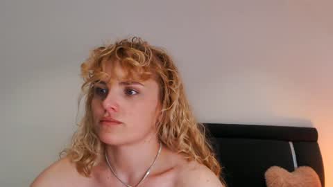 annaevv online show from June 19, 9:15 am