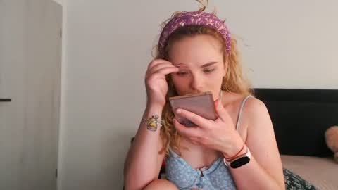 annaevv online show from June 25, 5:12 am