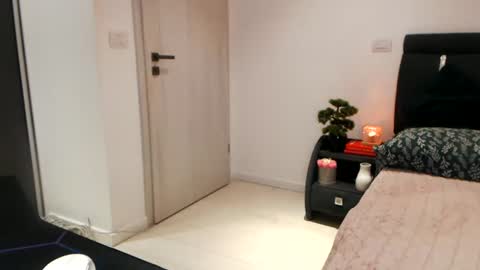annaevv online show from June 15, 2:47 am